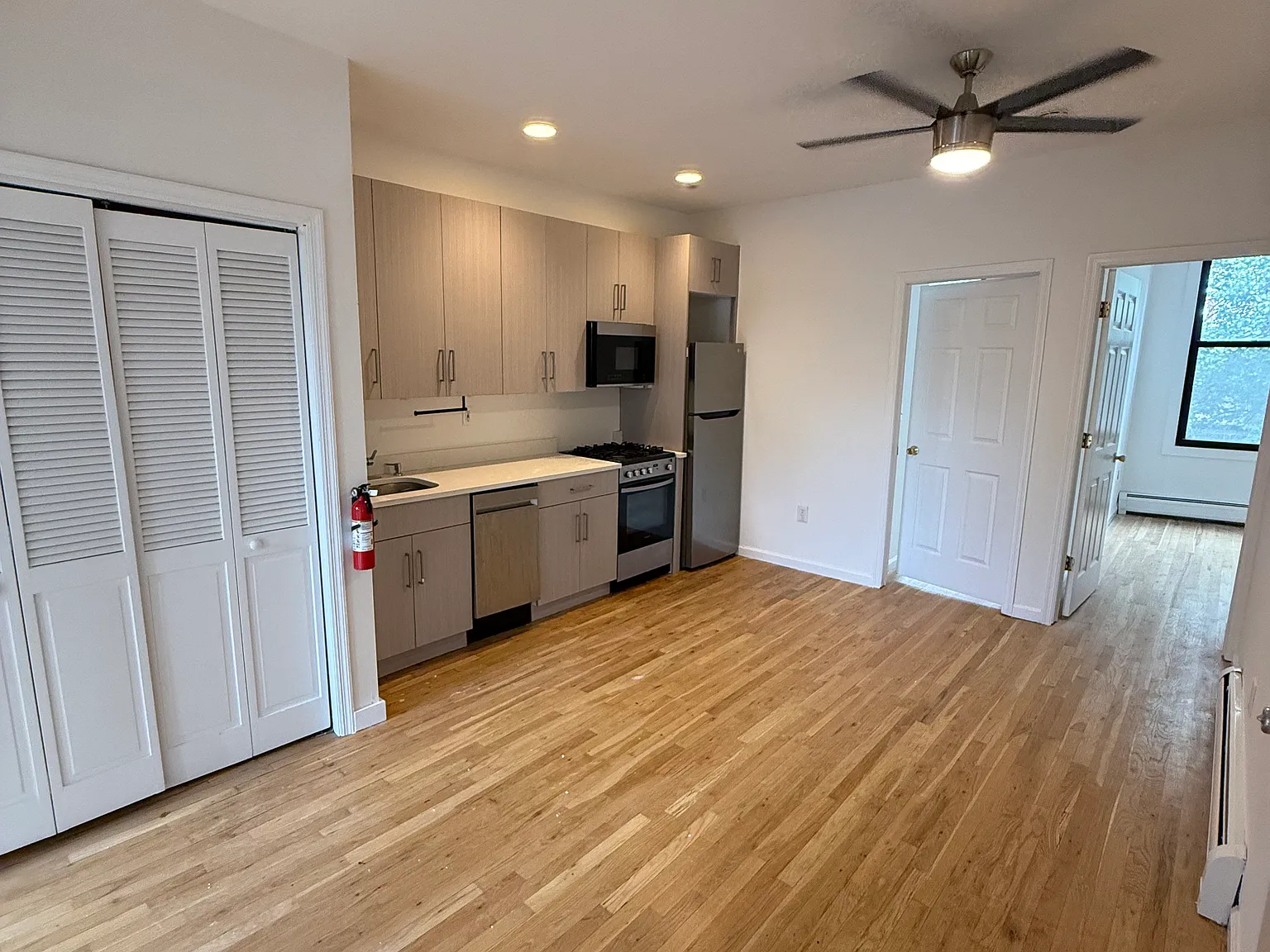 2 bed, 800 sqft, $3,500 — Photo 3