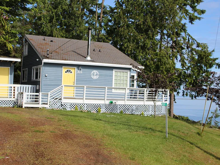 A cute cottage!