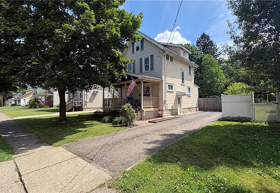 1st image of 2559 6th St