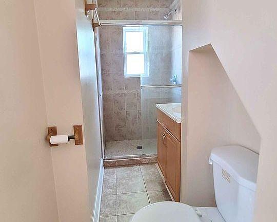 3rd image of 2024 N Wolcott Ave #2024/1R