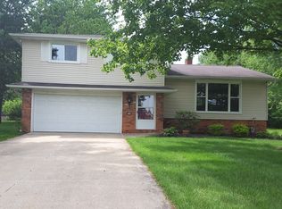 6376 Woodbury Dr, Solon, OH 44139