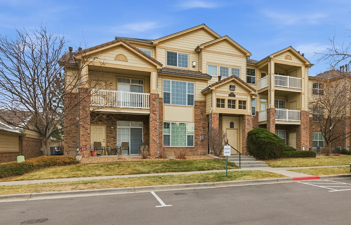 Building Photo - 5726 N Genoa Way #301