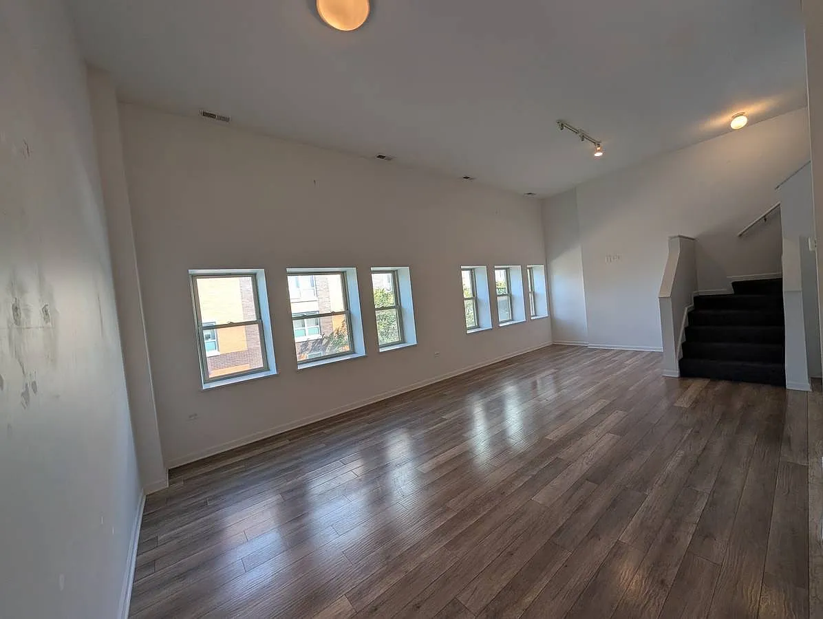 3 bed, $3,000 — Photo 3