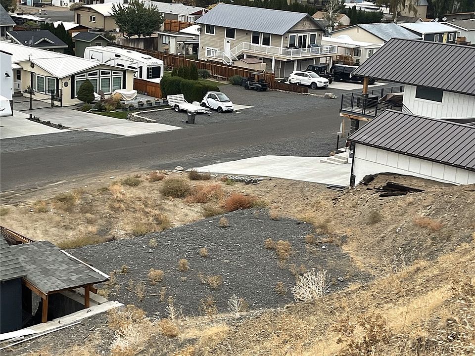 2nd image of 875 SW Boyer
