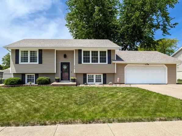 612 N 6th St, Eldridge, IA 52748