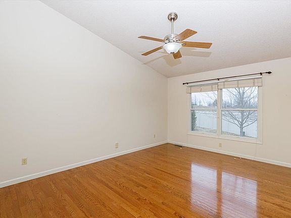 4th image of 2118 Farnsworth Dr