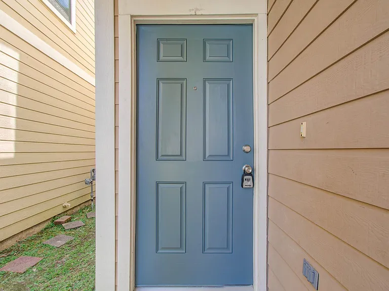 743 Hallsleigh Ln — Photo 7