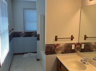 4 Yotzonot Dr, Bloomington, IL
