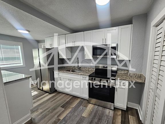 4th image of 1536 W 10th St