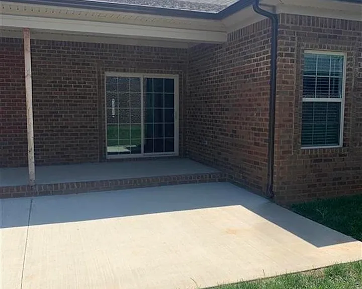 1048 Springfield Blvd — Photo 2