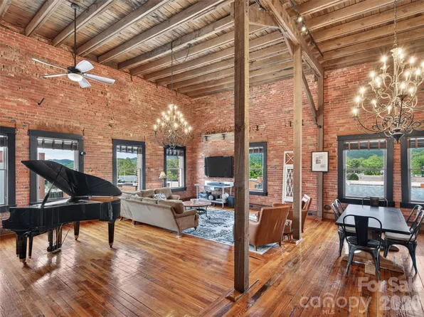 28 W Main St #5, Brevard, NC 28712