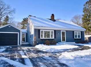25 Pond View Dr, Mashpee, MA 02649