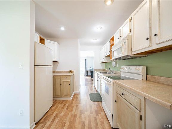 3rd image of 7310 Bluewater Dr APT 116