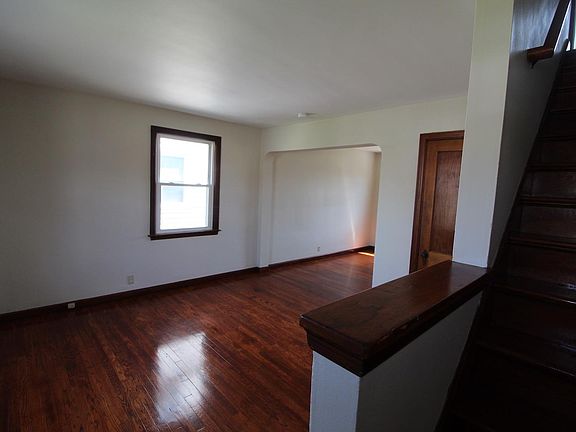 5th image of 1298 Eastview Ave