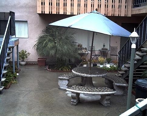 3rd image of 4439 Euclid Ave APT 6