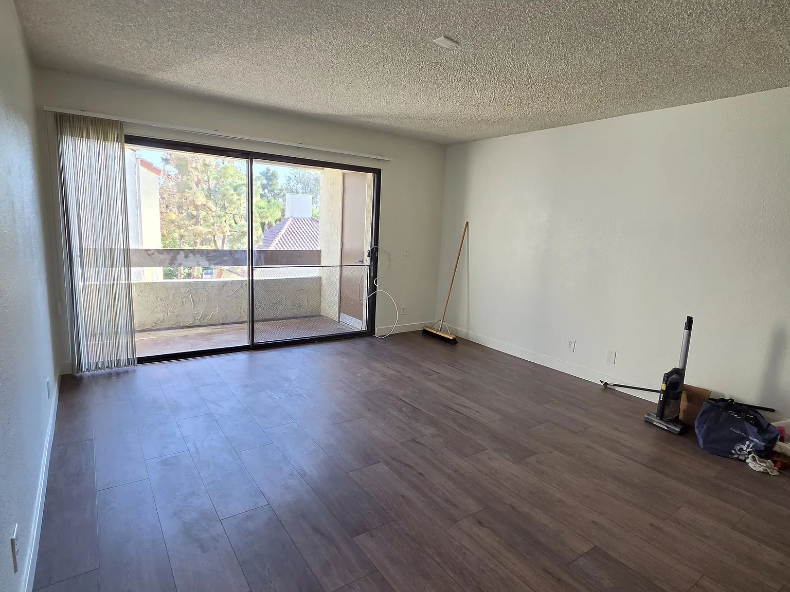 2 bed, 864 sqft, $2,999 — Photo 2