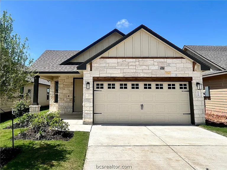 915 Toledo Bend Dr — Photo 1