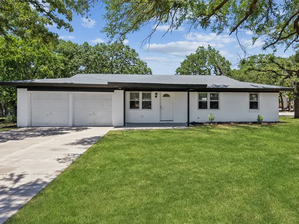 104 W Mistletoe Dr, Kennedale, TX 76060