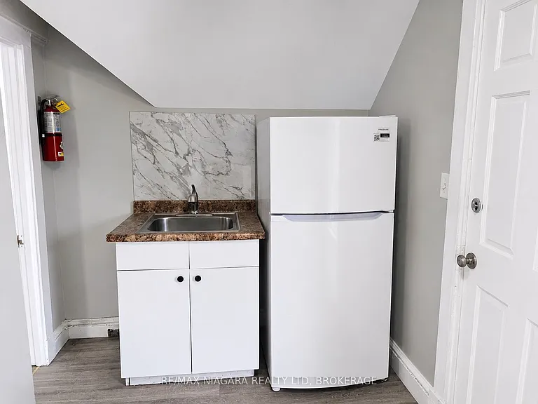 23 Avenue Pl #3 — Photo 6