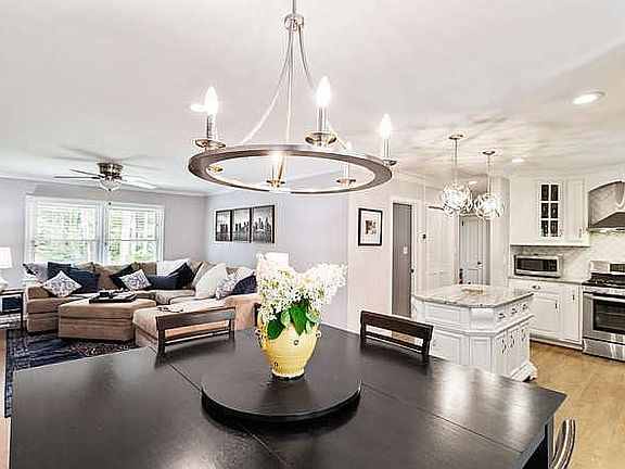 5th image of 1364 Forest Dr SE