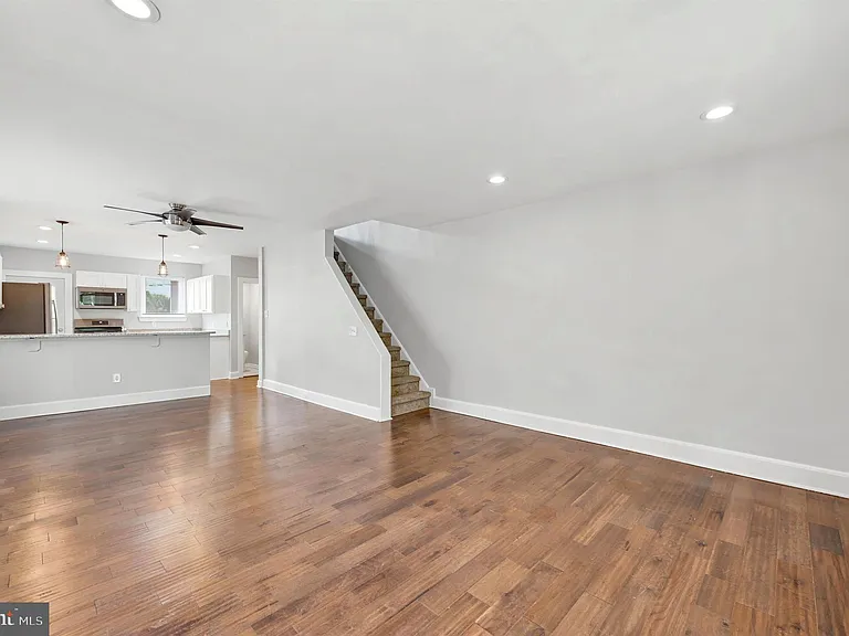 732 W Railroad Ave — Photo 6