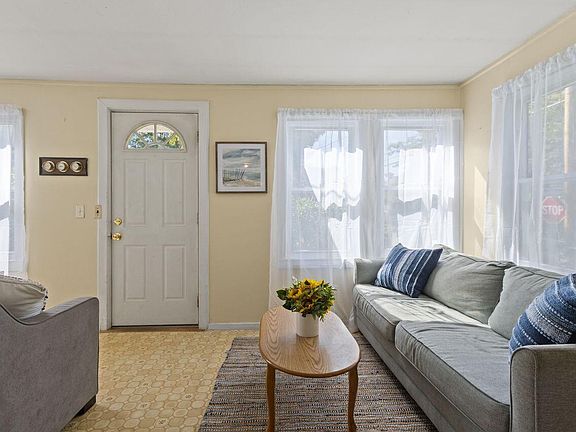 4th image of 2 Fairhaven Avenue