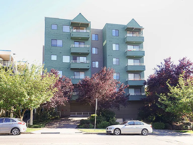 Avalon West Apartments — Photo 2
