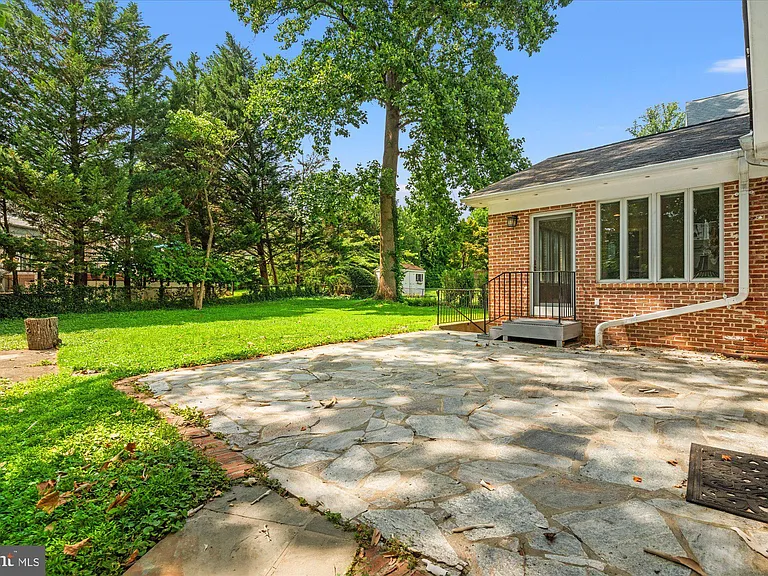 7504 Radnor Rd — Photo 32