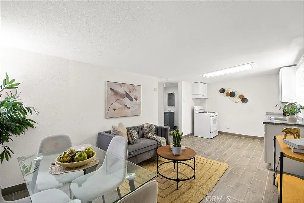 1 bed, 750 sqft, $1,800 — Photo 1