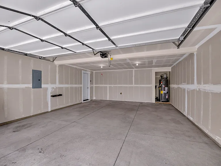 21444 Livingston Dr — Photo 29
