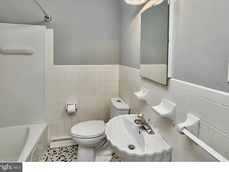 506 Foulkstone Rd — Photo 16
