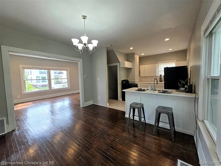 2927 Seyburn St — Photo 9