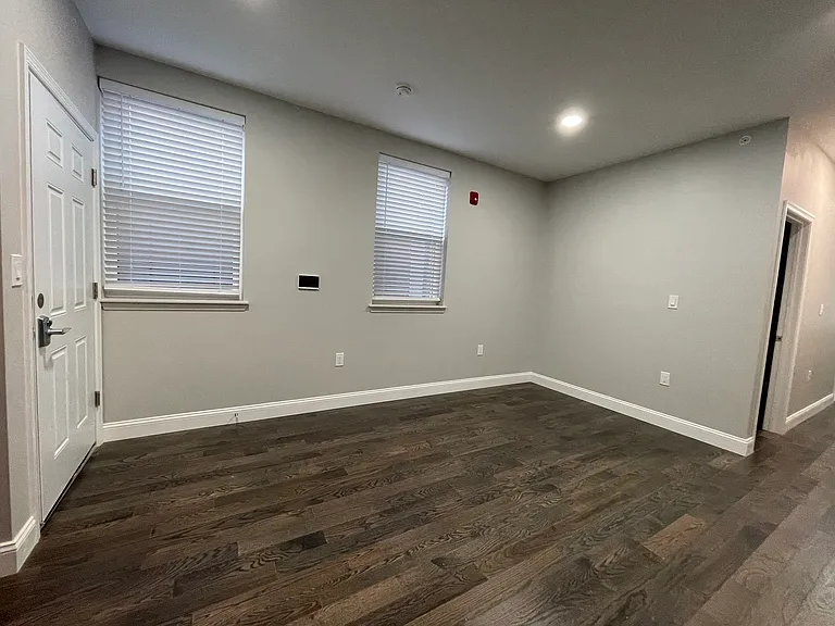 329 N 11th St #4-F — Photo 4