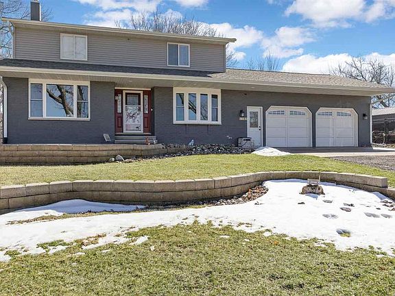 2nd image of 1105 Maple St