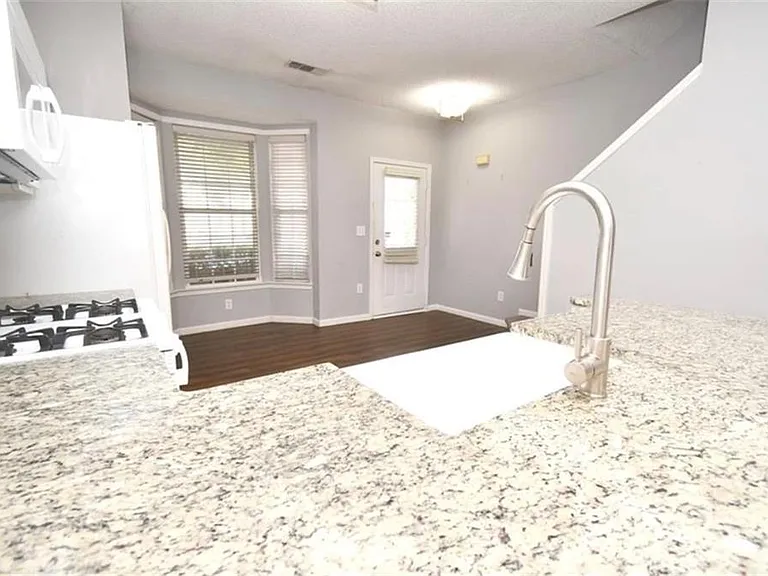 233 Buckland Dr — Photo 7