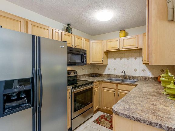 5th image of 3865 Essex St