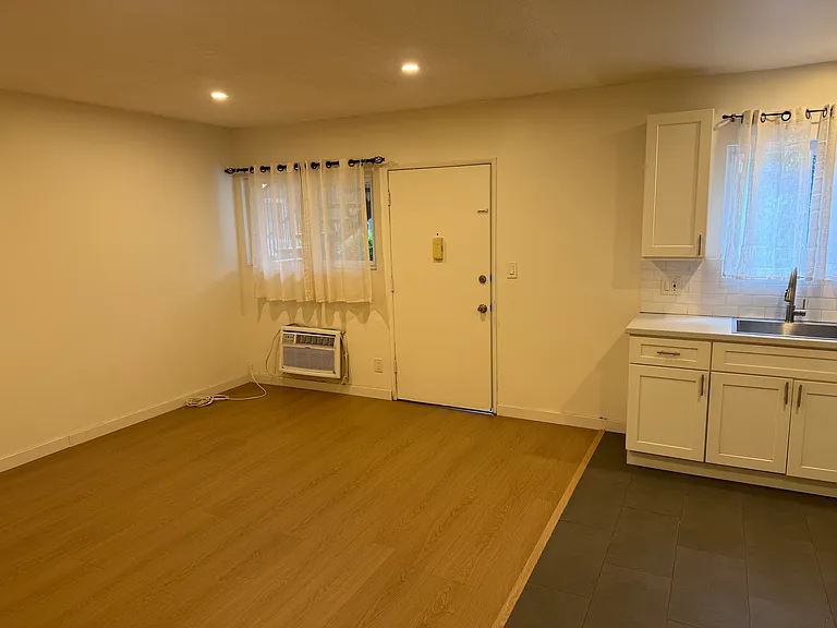 511 E Washington ave — Photo 17