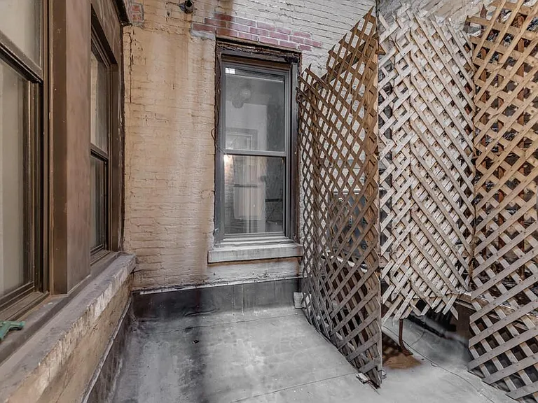 105 E 15th St #6 — Photo 17