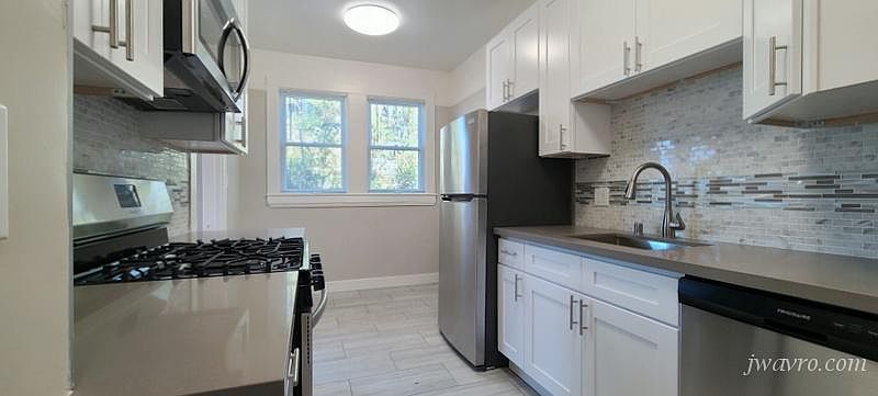 1st image of 1 Fair Oaks St APT 4
