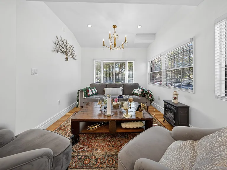 327 Vine St — Photo 9