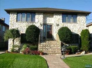 201 Franklin St, Elmwood Park, NJ 07407