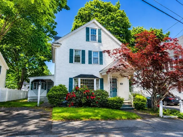 36 Plummer Ave, Lowell, MA 01852