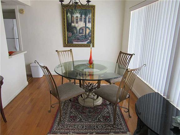 5th image of 141 Isle Of Venice Dr APT 3