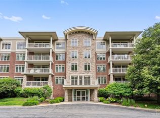 425 N Benjamin Dr #205, Vernon Hills, IL 60061