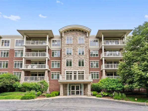 425 N Benjamin Dr #205, Vernon Hills, IL 60061
