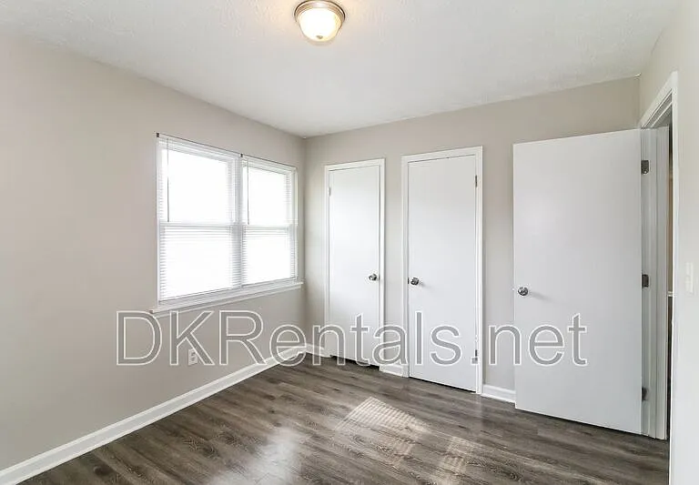 307 Hamilton Glenn — Photo 7