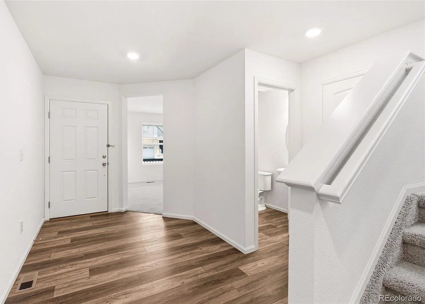 3 bed, 2.5 bath, 2386 sqft, $2,895 — Photo 3