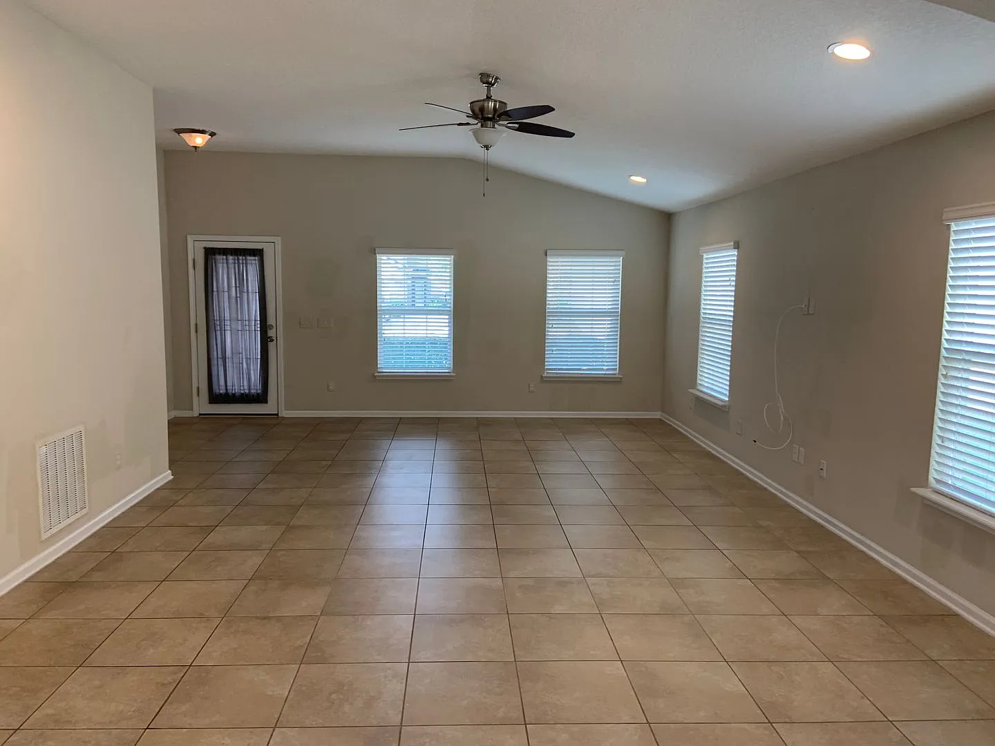 Azalea Ridge 3BR/2BA Available Now — Photo 3