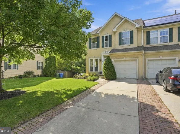 18 Bridle Ct, Cherry Hill, NJ 08003