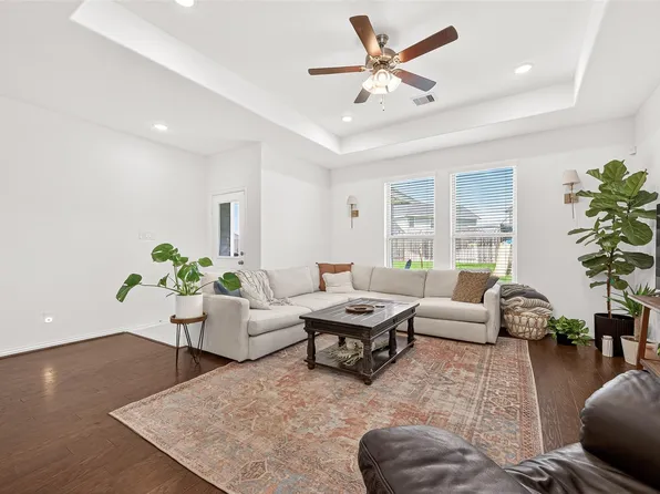 8018 Royal Palm Dr, Fulshear, TX 77441